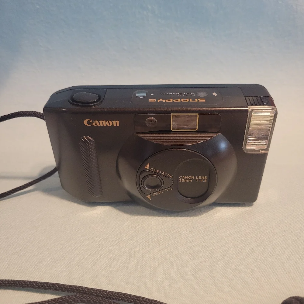 Vintage Canon Snappy-S 35 mm Film Camera, Fully Automatic Point and Shoot.